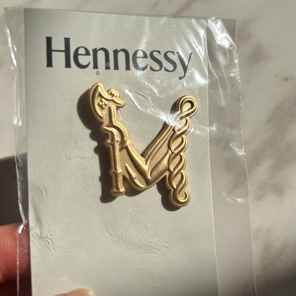Hennessy Collectable Pin - Picture 3 of 3